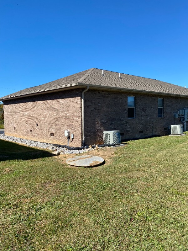 Building Photo - 121 St George Ln