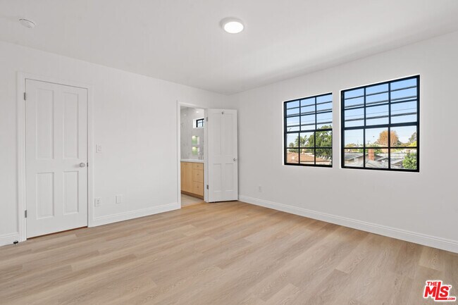 Building Photo - 2541 Stoner Ave