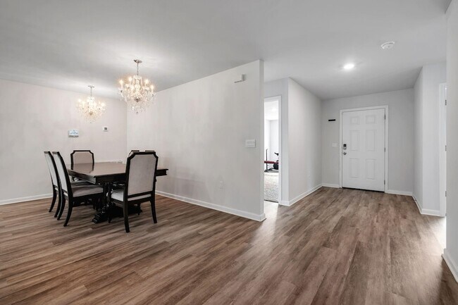 Building Photo - 42 E Pecan St