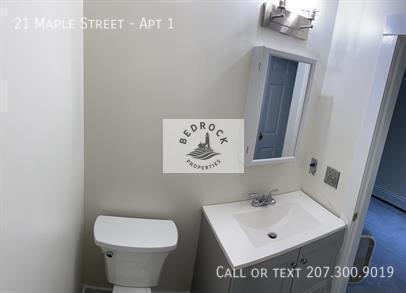 Building Photo - 21 Maple St