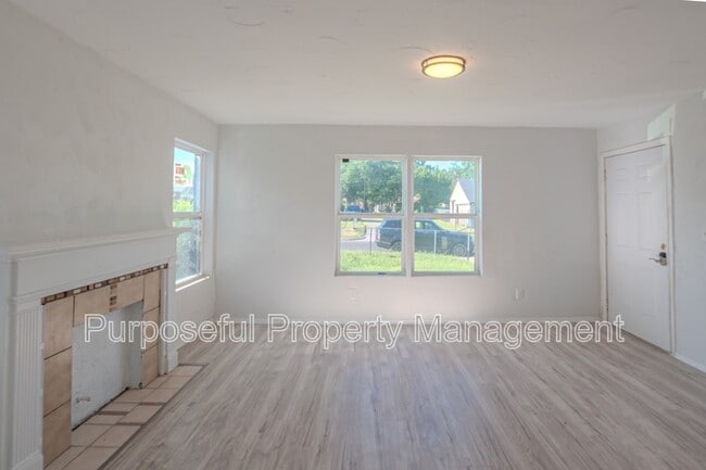 Building Photo - 2208 Hardin Dr