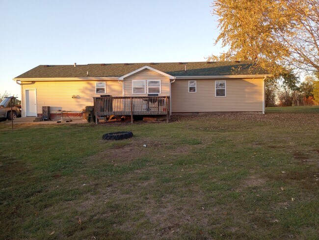 Building Photo - 24 NW 525th Rd