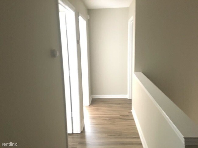 Building Photo - 10233 Sterling Ridge Dr
