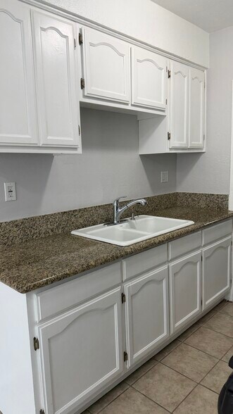 Building Photo - 5169 Pickford St