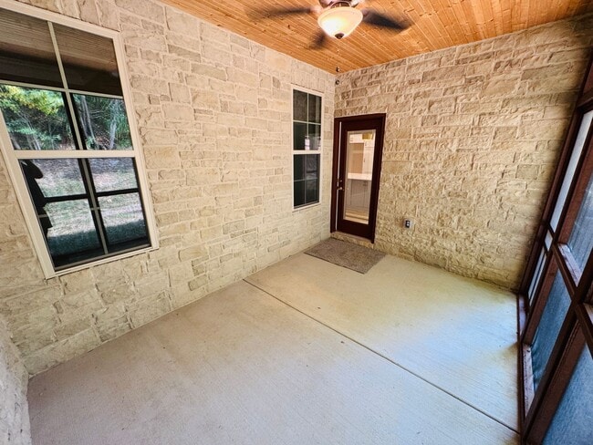 Building Photo - FOR LEASE - NEW BUILD TOWNHOME LOCATED IN ...