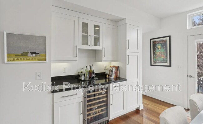 Building Photo - 676 Markea Ave