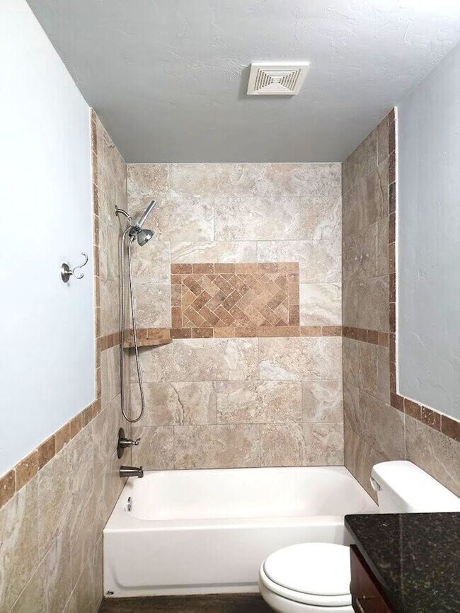 Building Photo - Spacious 5 Bedroom 3 Bath In Highland Park Add in Edmond