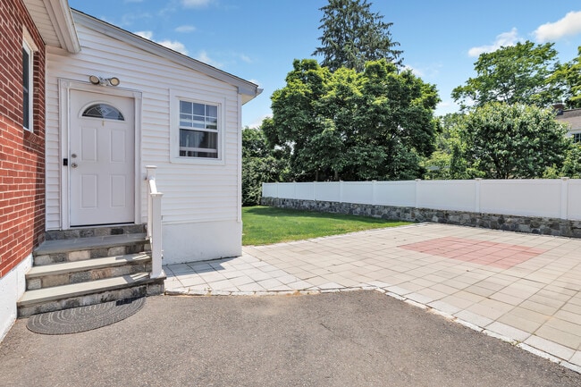 Building Photo - 61 Wakeley St