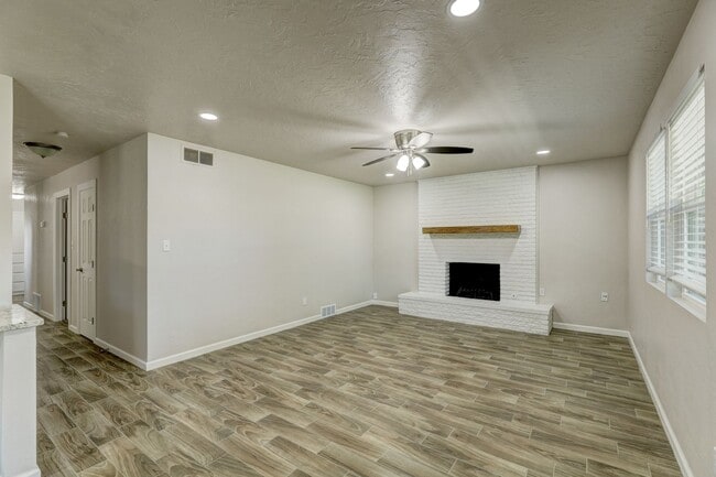 Building Photo - Spacious Elegance: Open Floor Plan, Dual V...
