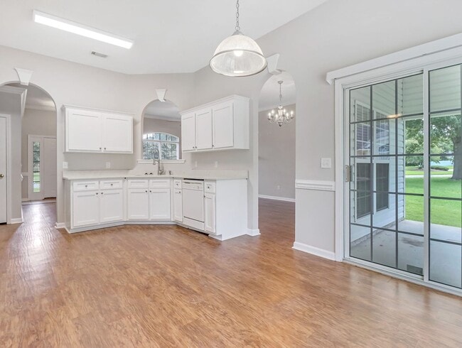 Building Photo - 4 Bed/2 Bathroom Home in Richmond Place