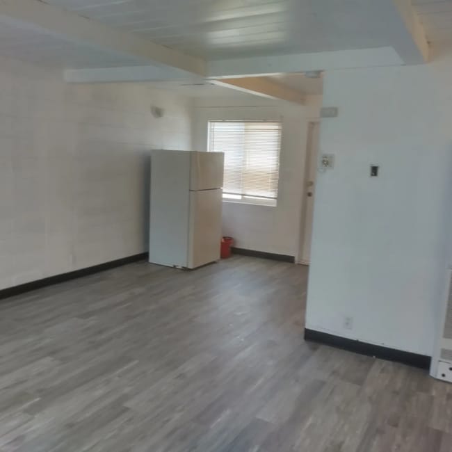 Building Photo - 11 E San Joaquin St