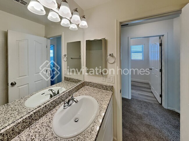 Building Photo - 4121 W Irwin Ave