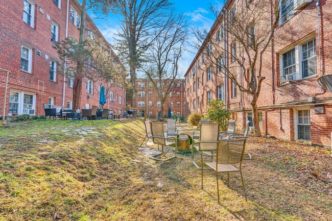 Building Photo - Charming 1-bedroom co-op unit