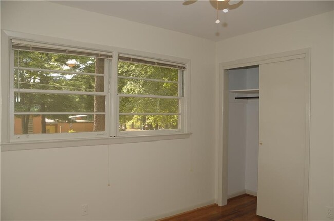 Building Photo - 3174 Vine Cir