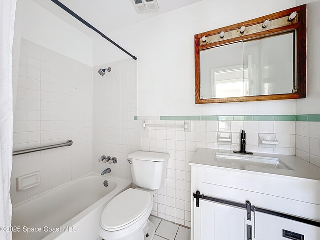 Building Photo - 1076 Coronado Dr