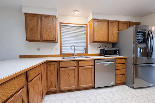 Building Photo - Country Living