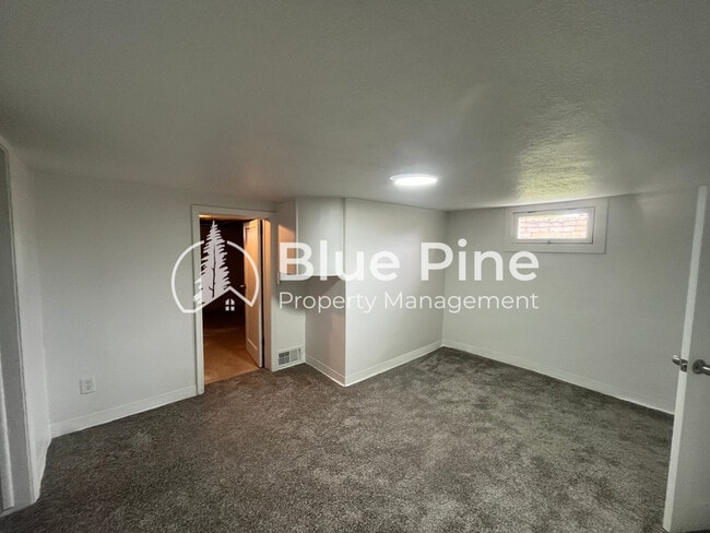 Building Photo - 975 K St
