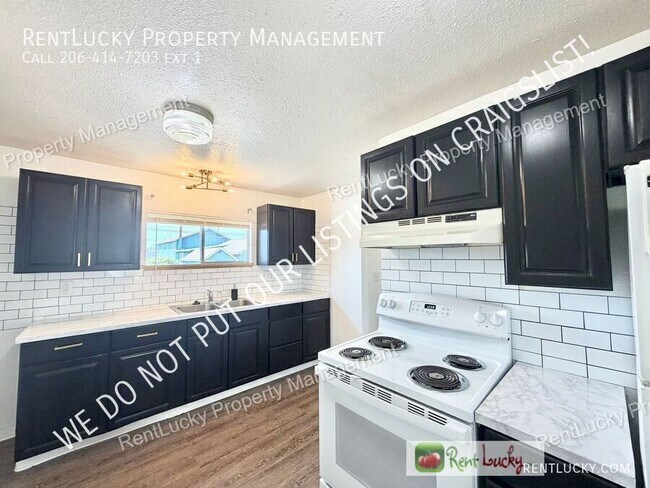 Building Photo - 5511 18th Ave S