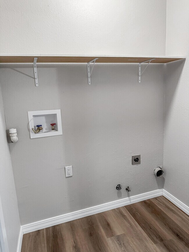 Building Photo - 1106 Arias Ave NW