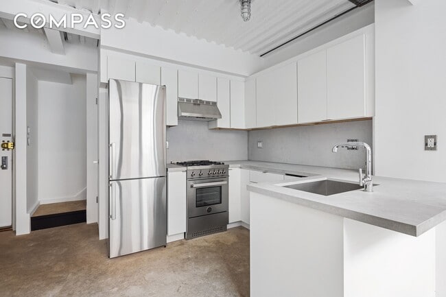 Building Photo - Loft-style one-bedroom with double-height ceilings, oversized windows, and private garden in the ...