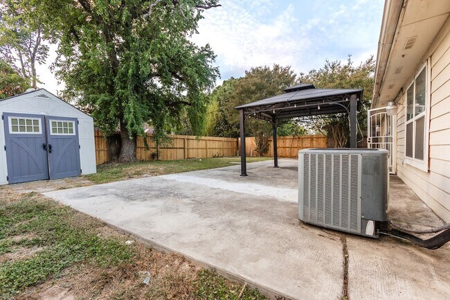 Building Photo - 11727 Inga Ln