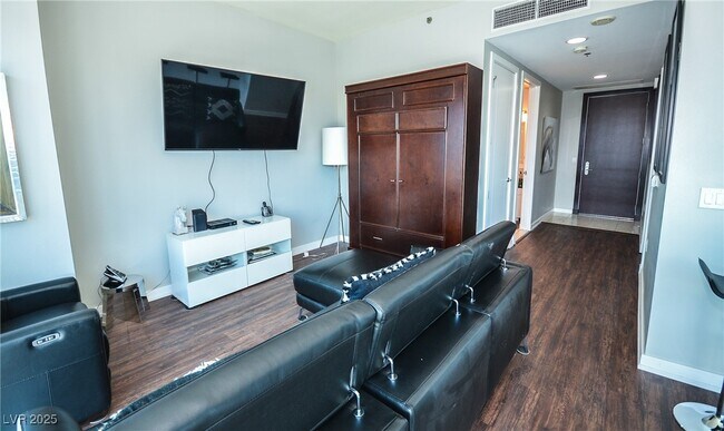 Building Photo - 4525 Dean Martin Dr