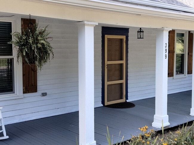 Building Photo - Totally Remodeled 2 Bedroom 1 Bath House-F...