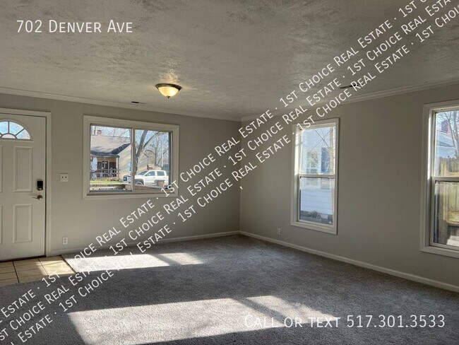 Building Photo - 3-BDR 1-BTH House with New Kitchen & New C...