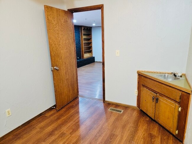 Building Photo - 9600 Sandy Ln