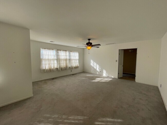 Building Photo - 3 bedroom, 2 bath, 2 living areas, 2 car garage Ranch style home nestled on a corner lot