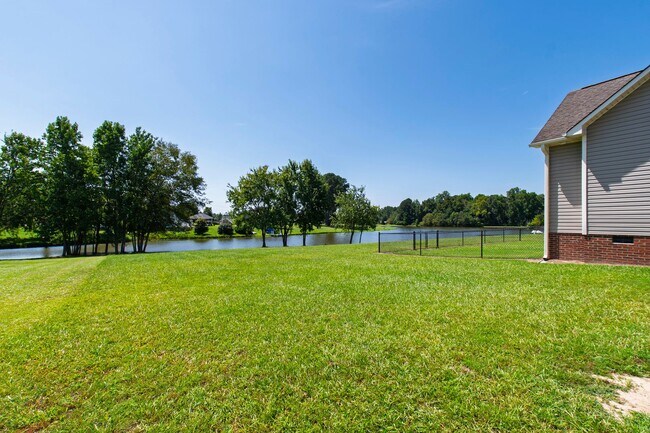 Building Photo - 147 Watersedge Ln