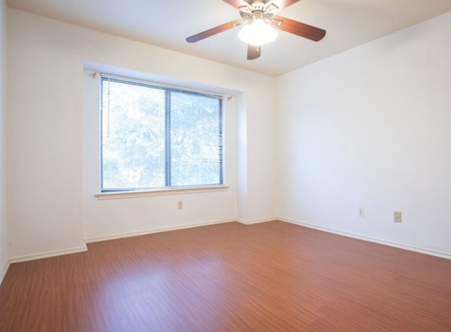 Building Photo - Room in Condo on Timber Ridge Rd