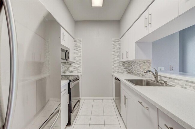 Building Photo - 2701 Bellefontaine St