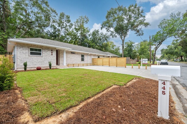 Building Photo - Brand New Modern Townhome