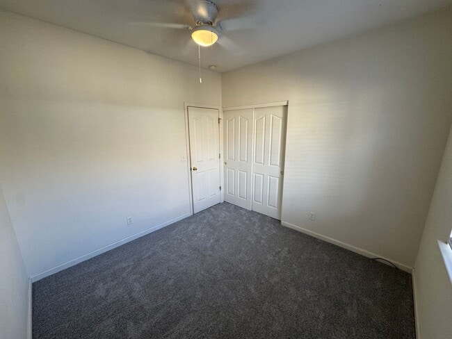 Building Photo - Quiet Home on Cul-De-Sac Available now!!