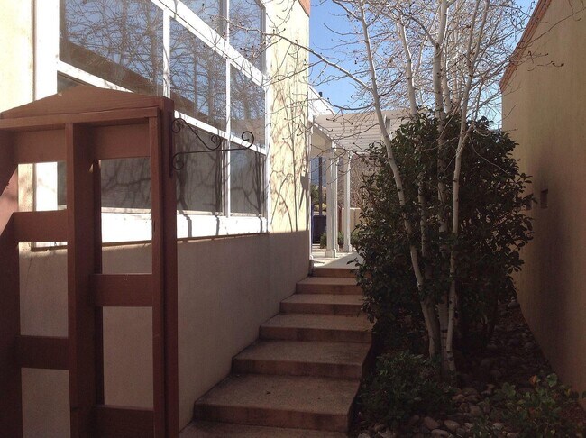 Building Photo - 5605 Bosque Vista Dr NE