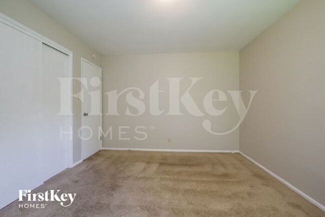 Building Photo - 1002 Hathaway Dr