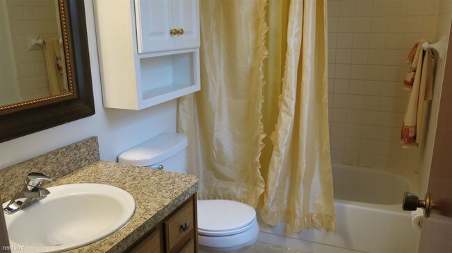 Building Photo - 2 br, 1.5 bath Duplex - 413 North St  Unit