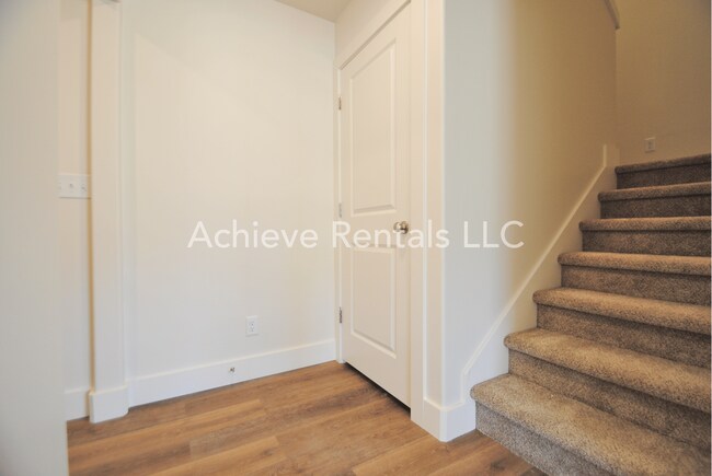 Building Photo - Downtown Logan 3-Bedroom Townhome