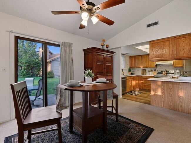 Building Photo - 1470 Vondelpark Dr