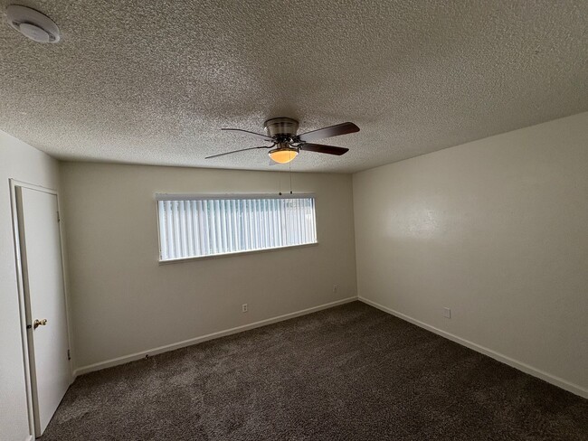 Building Photo - Spacious Home Available Now!