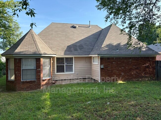 Building Photo - 4429 S Cedar Bark Cove