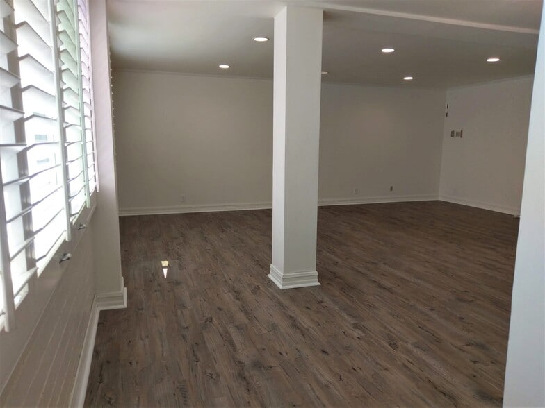 Living Room - 540 Kelton Ave