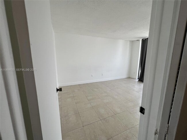 Building Photo - 1801 S Treasure Dr
