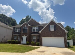 Building Photo - Beautifully Updated 5BR / 3 Bath Brick Fro...