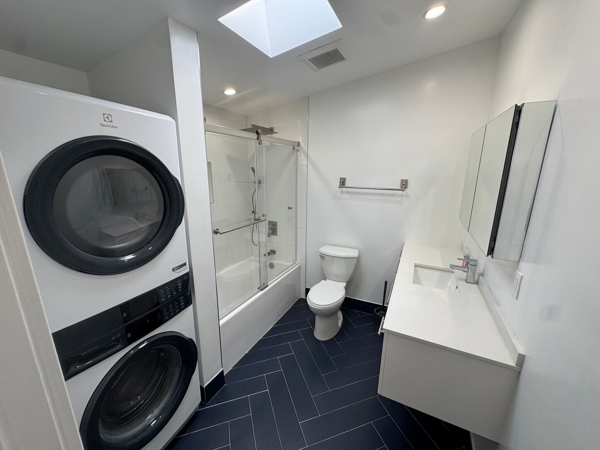 Building Photo - 6439 1/2 Graves Ave