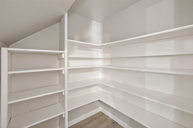 Building Photo - 10738 Briar Forest Dr