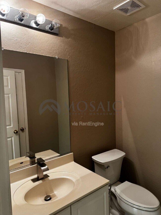 Building Photo - 3356 E Mayberry Ave