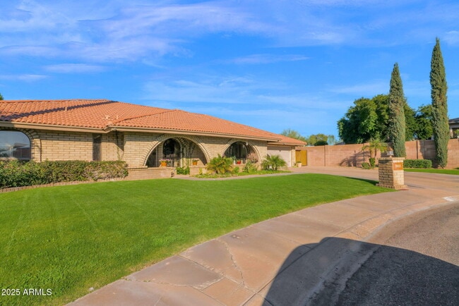 Building Photo - 426 E Carol Ann Way