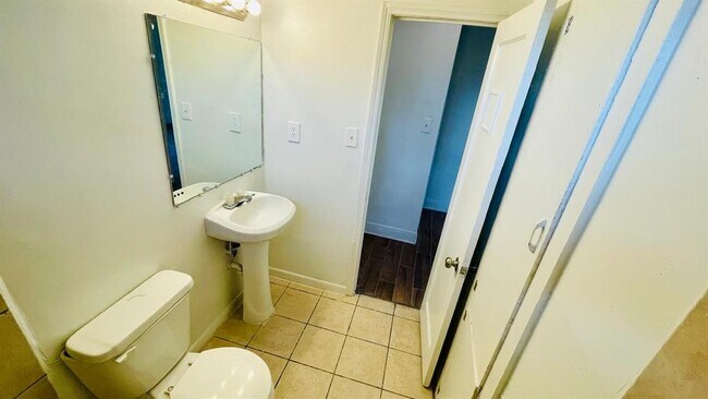 Building Photo - 1745 Rivercrest St